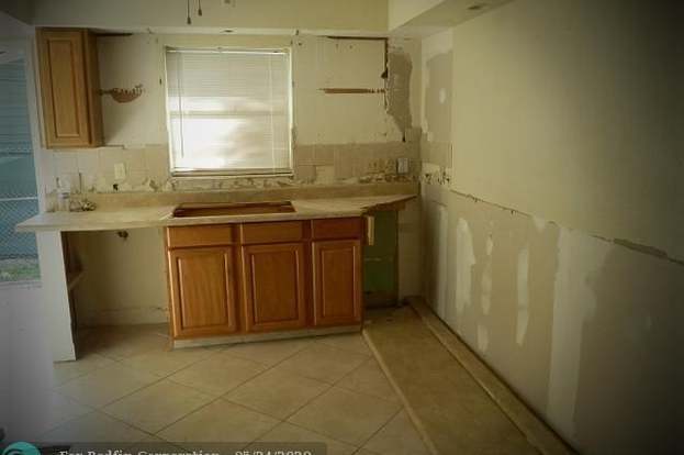 Building Photo - 1406 Arpeika St