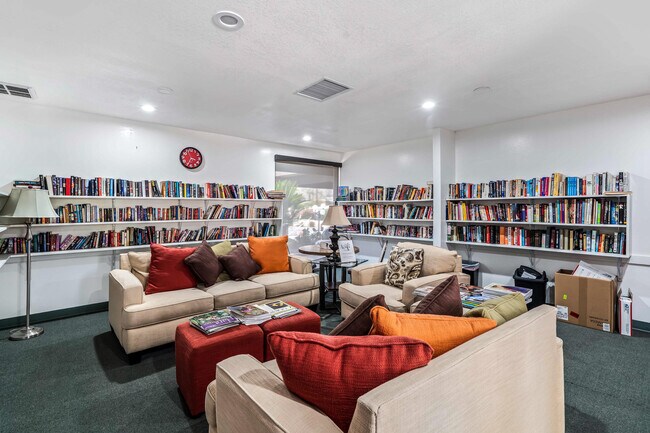 Building Photo - 117 Aliso Dr