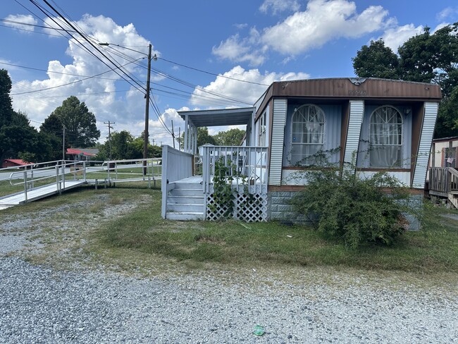 Building Photo - 5416 Meadowbrook Dr