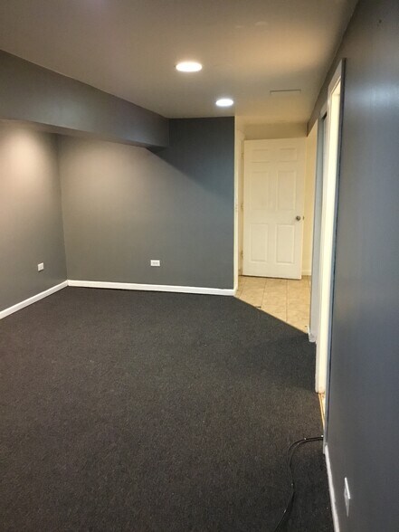 Living room - 7516 S Paxton Ave