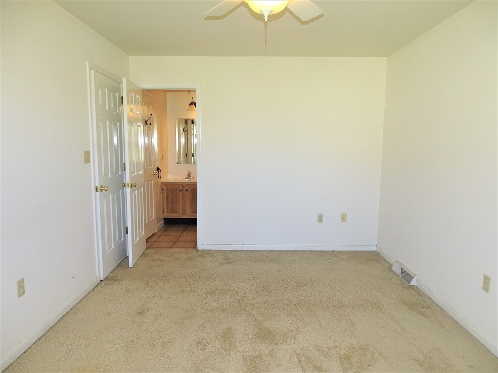 Building Photo - 153 Melrose Ln