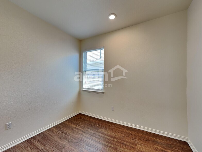Building Photo - 2722 Wolfcreek