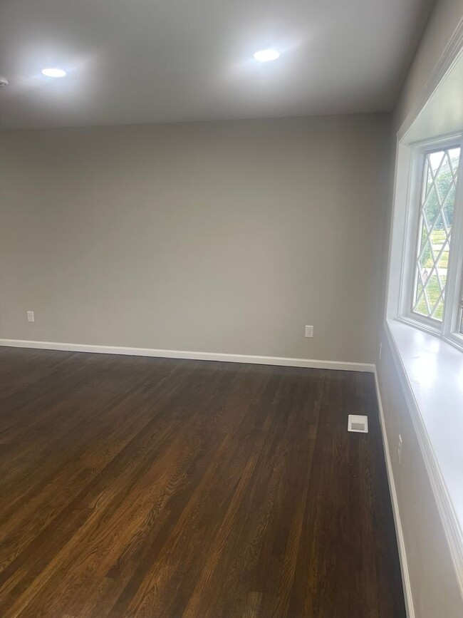 Building Photo - 4803 Paulson Dr
