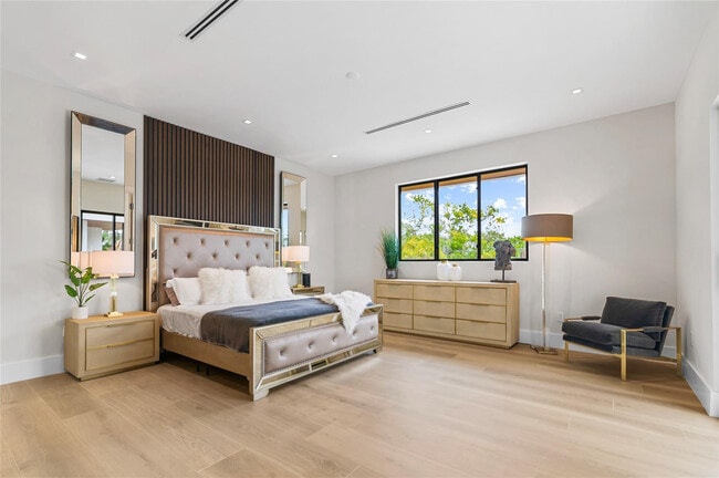 Building Photo - 1957 Harbourview Dr