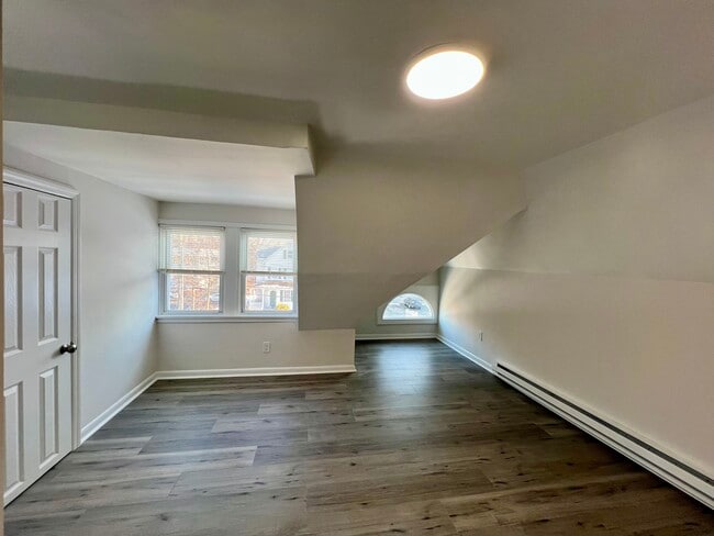 Building Photo - 4th Street