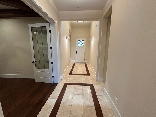 Building Photo - Stunning Lakefront River Islands Home