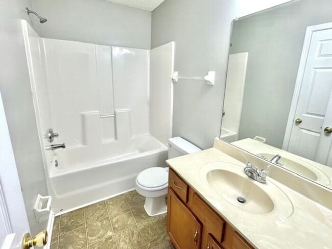 Building Photo - Spacious 3 Bedroom 2.5 With Loft Area Home...
