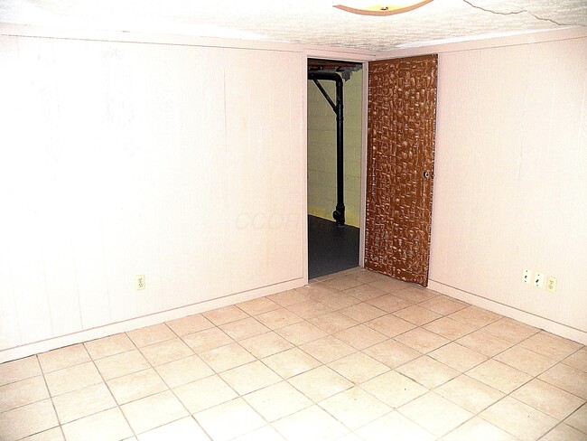 Building Photo - 4829 Dierker Rd