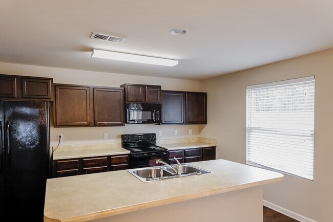 Building Photo - Spacious 4-Bedroom Calera Home