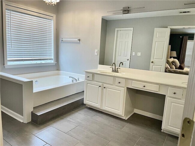 Building Photo - 2584 Alvecot Cir SE