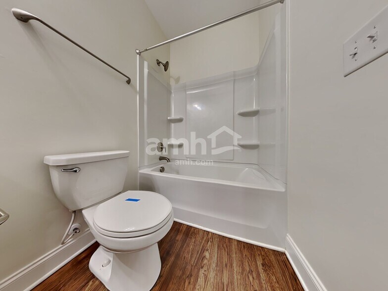 Building Photo - 106 Doral Blue Dr