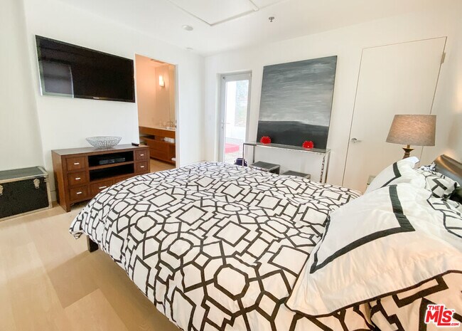 Building Photo - 27102 Malibu Cove Colony Dr