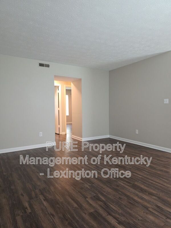 Building Photo - 3793 Camelot Dr