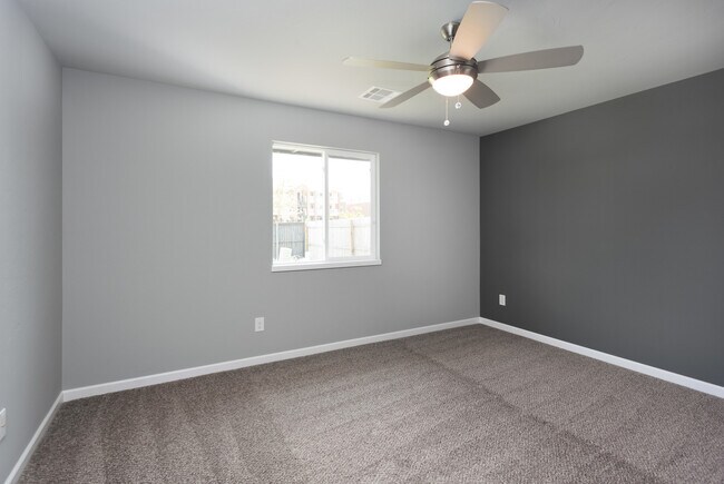 Building Photo - Stylish, Modern, Nearly New | 4-Bed | 2-Bath | Deer Creek Schools