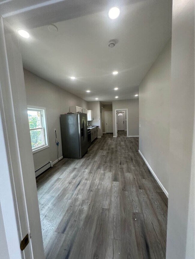 Building Photo - 1016 Capouse Ave