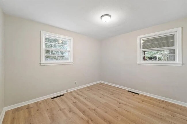 Building Photo - 13 Brookside Ave W