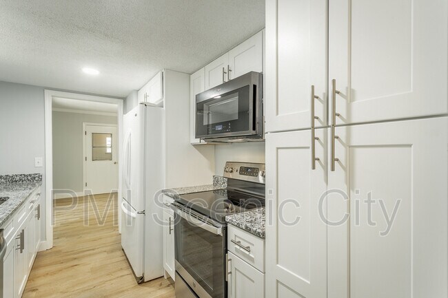 Building Photo - 508 Briar Park Ln