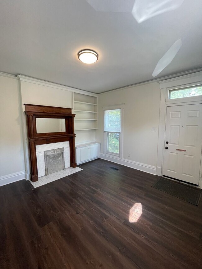 Building Photo - 299 Reinhard Ave