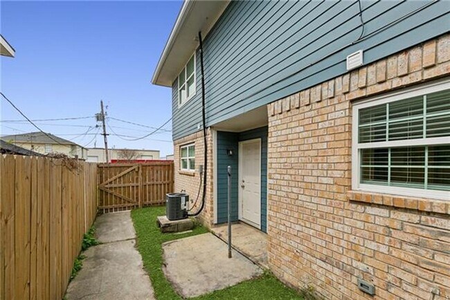 Building Photo - 2816-C Richland Street