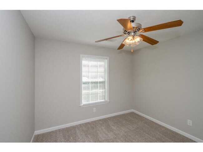Building Photo - 663 Mickelson Way