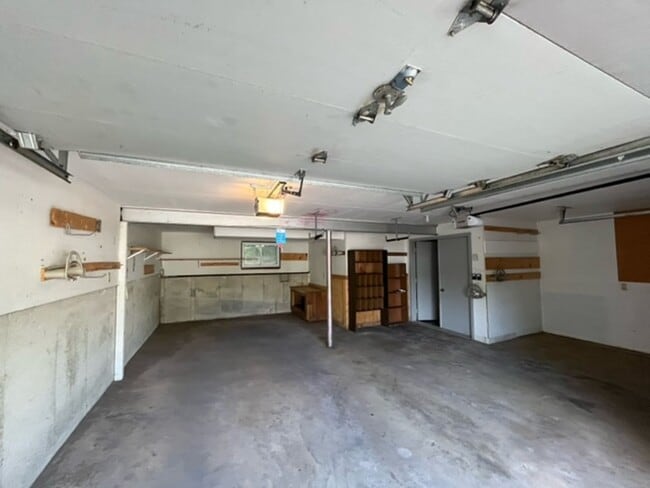 Building Photo - '061