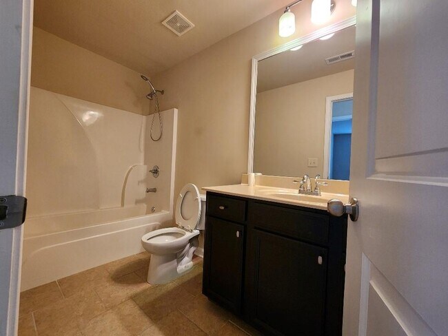 Building Photo - 229 Privet Cir