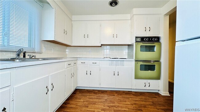 Building Photo - 954 Brighton Rd