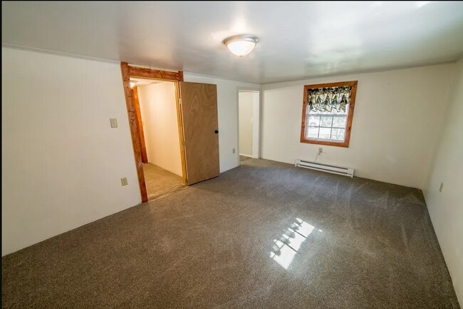 Building Photo - 15 E Birch Dr