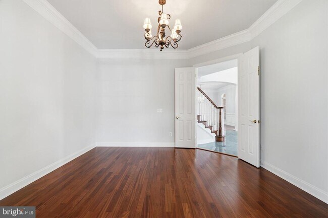 Building Photo - 5285 Meadow Estates Dr