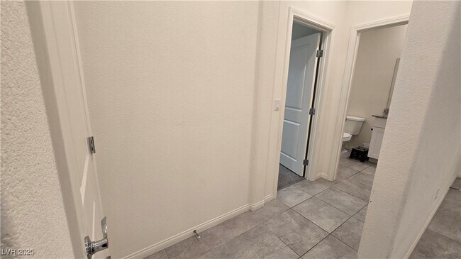 Building Photo - 10971 Meridian Flds Ave