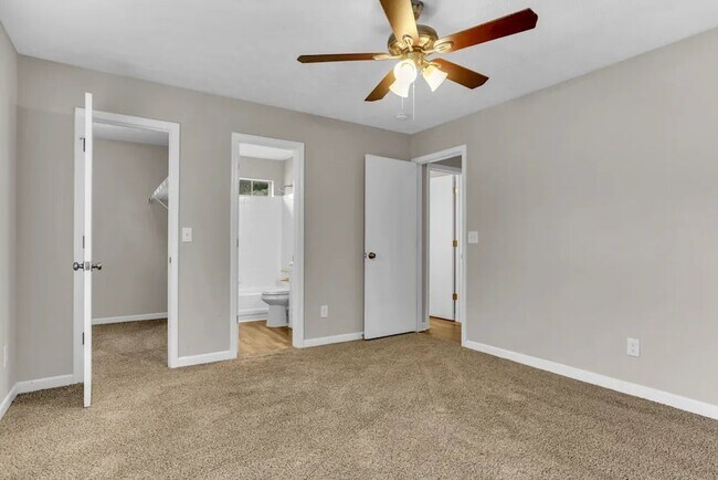 Building Photo - 3728 Adamsville Dr SW