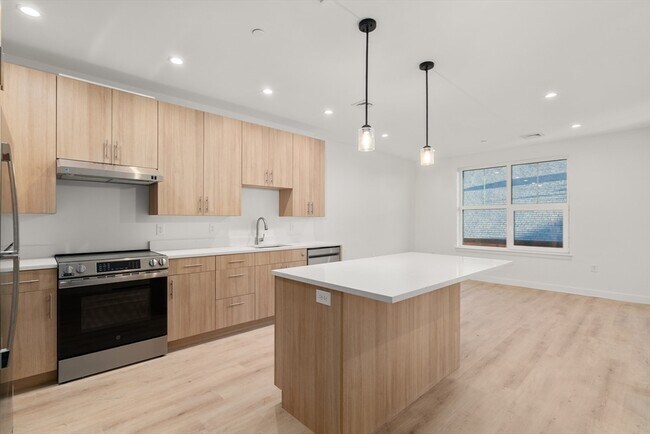 Building Photo - 1151 Walnut St