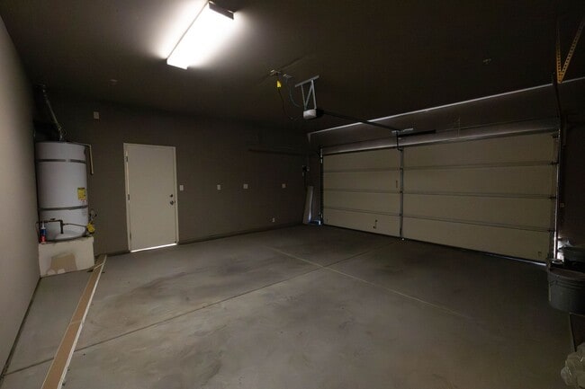 Building Photo - Lovely 3 bedroom home for rent in Hanford CA