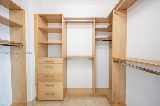 Building Photo - 2 br, 2.5 bath Condo - 1331 Brickell Bay D...