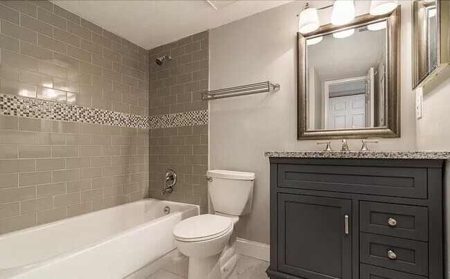 Building Photo - Remodeled 2BD/2BTH Condo Palm Harbor Condo...