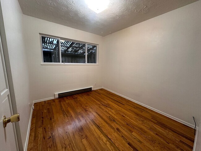 Building Photo - *Coming soon* 3 Bedroom 1.5 Bath Single Family Home