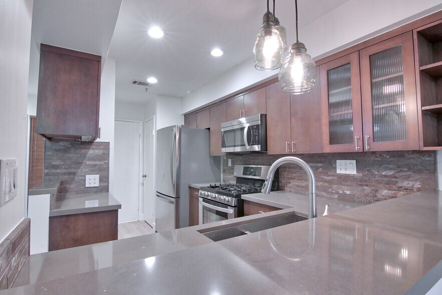 Building Photo - 1050 Seco St