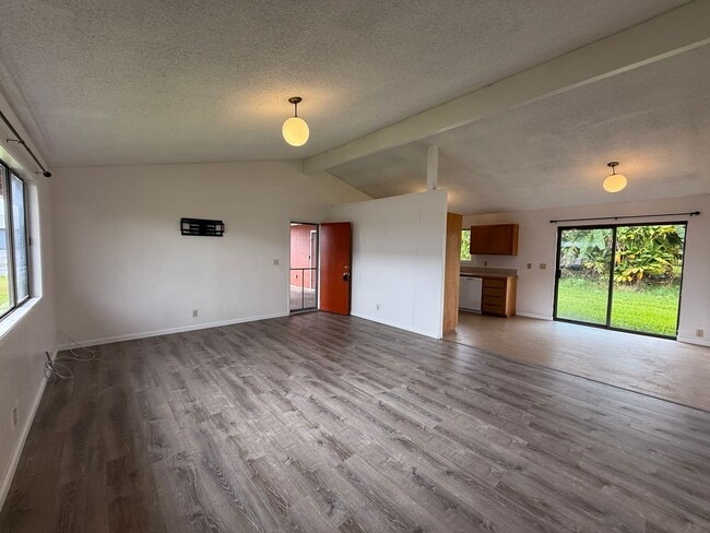 Building Photo - 610 Hoomalu Pl