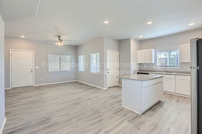 Building Photo - 7010 N 80th Ave