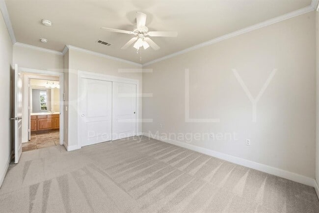 Building Photo - 808 Armstrong Dr