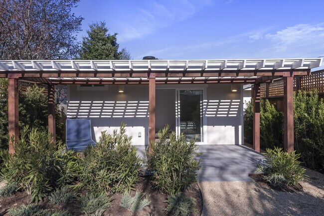 Building Photo - Three bedroom, Two bath, Single level home.