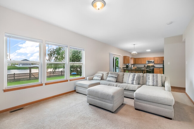 Building Photo - 1303 River Haven Trail