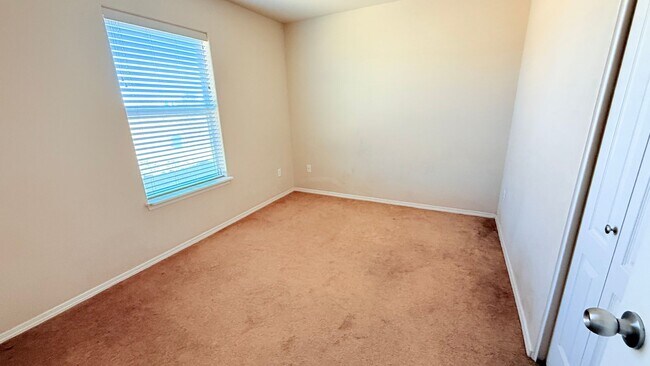 Building Photo - 3575 Sierra Del Sol Ave