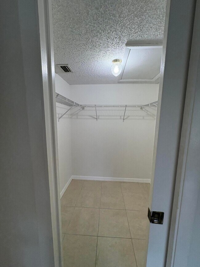 Building Photo - 6552 Arleigh Ct
