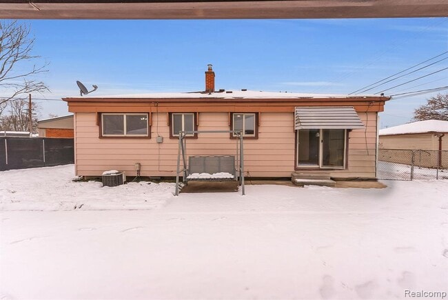 Building Photo - 32658 Kathryn St