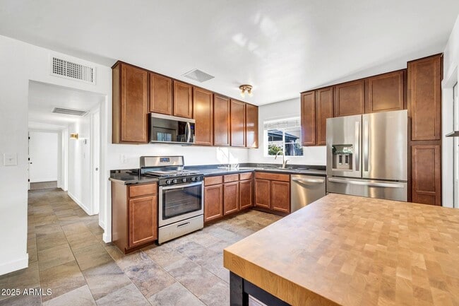 Building Photo - 2607 N 51st St