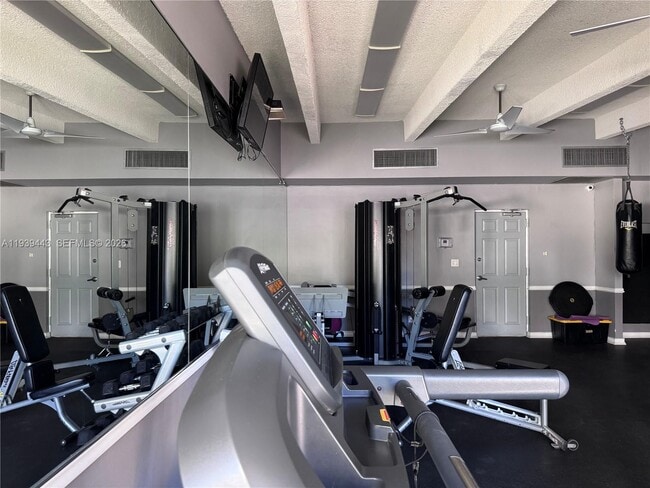 Building Photo - 3301 N Country Club Dr