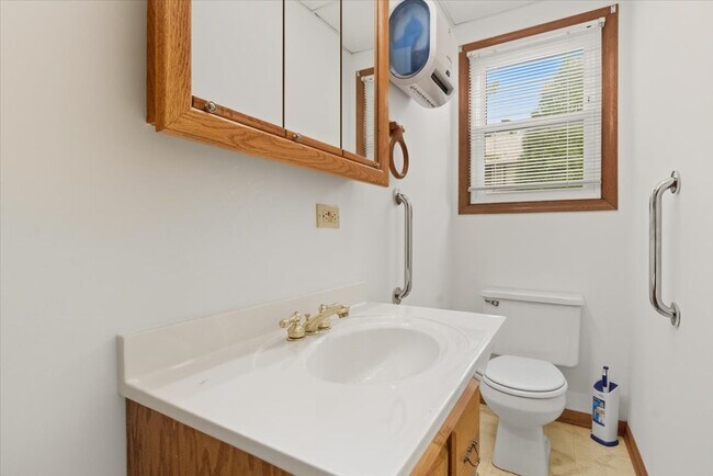 Building Photo - 69 E Grand Ave