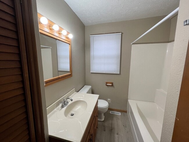 Building Photo - PRICE REDUCED! 4 Bedroom, 1.5 Bathroom Hou...