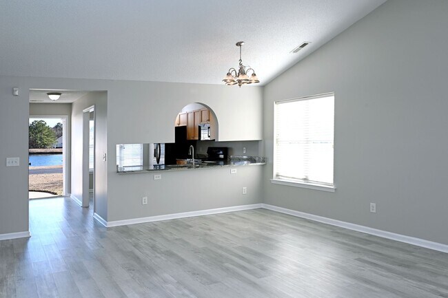 Building Photo - Charming 3BR Ranch in Osprey Woods – Screened Porch & Vaulted Ceilings